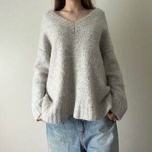 Zara Knit - Oversized Wool V-Neck Sweater: Women's M